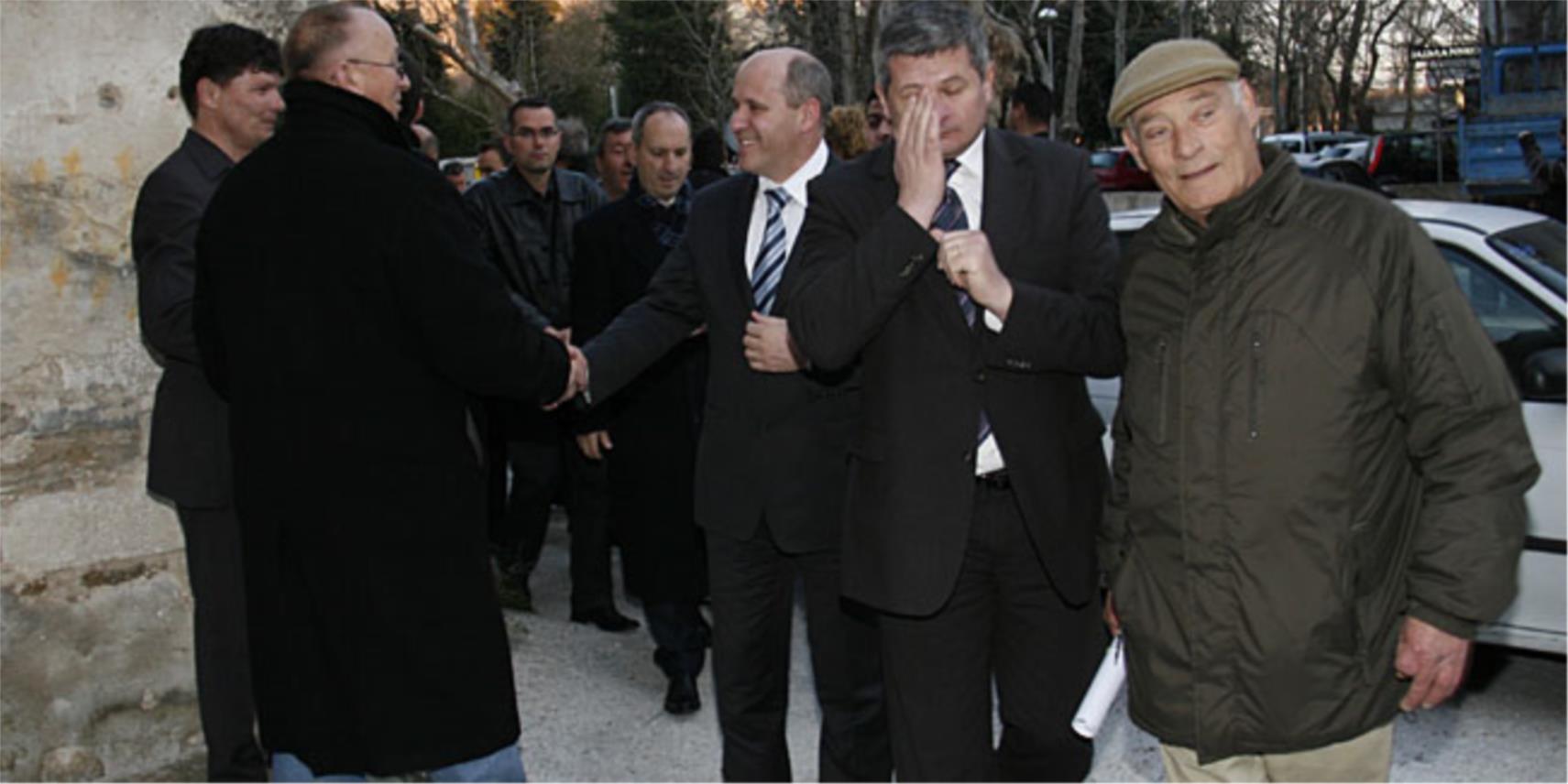 hdz_omis1_373203S1.jpg