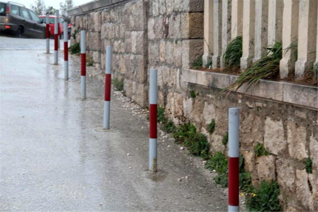 Parking Gradac 0