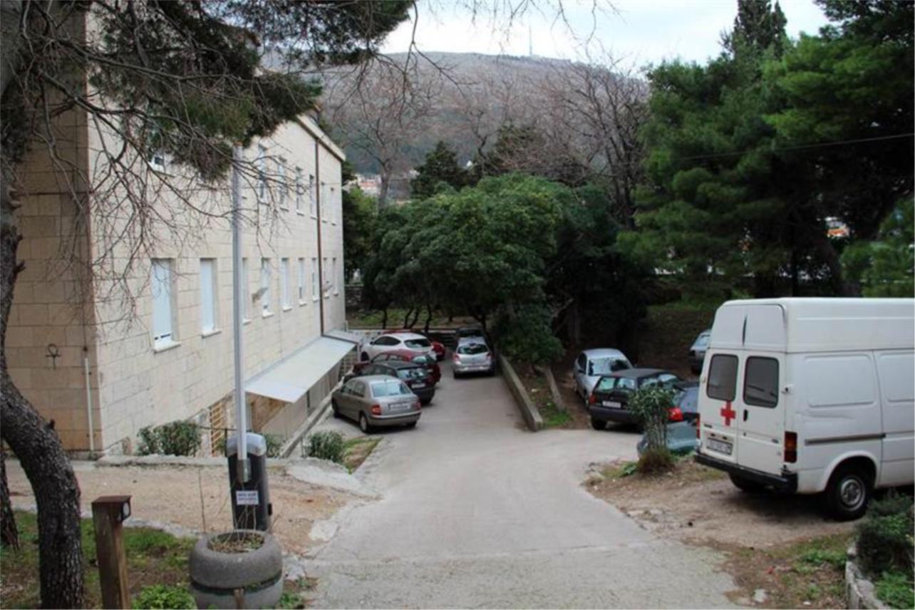 Dom zdravlja-parking 0