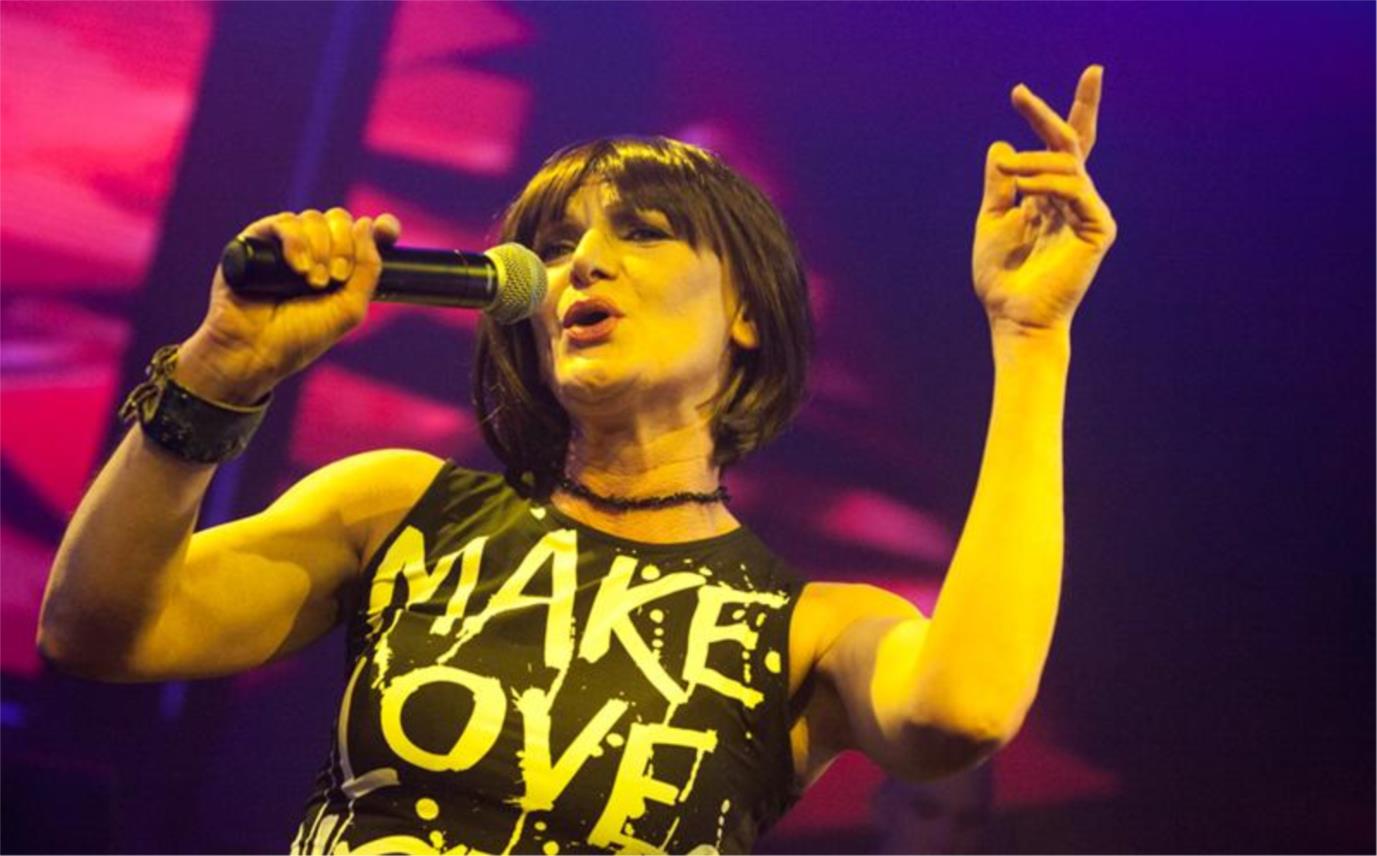 Minea, Ella i I Bee u Revelinu 0