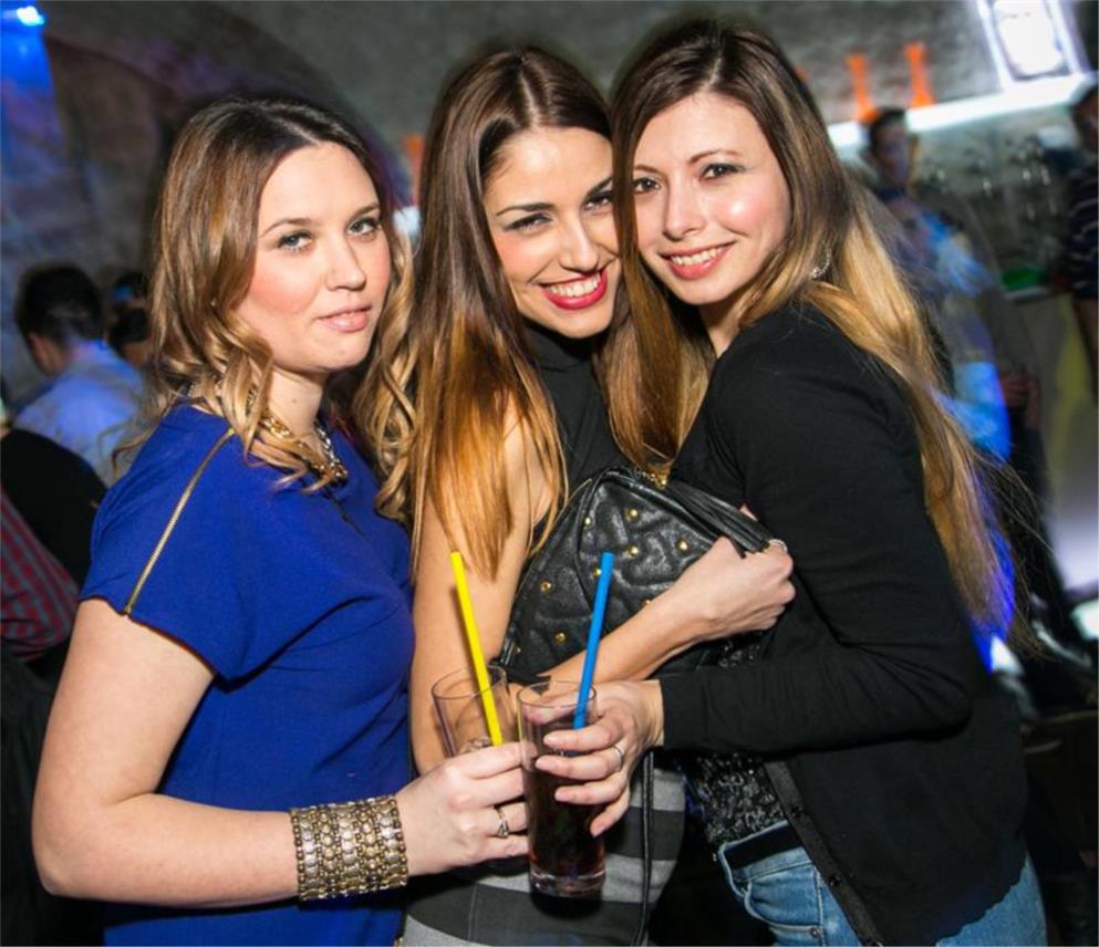 Minea, Ella i I Bee u Revelinu 0