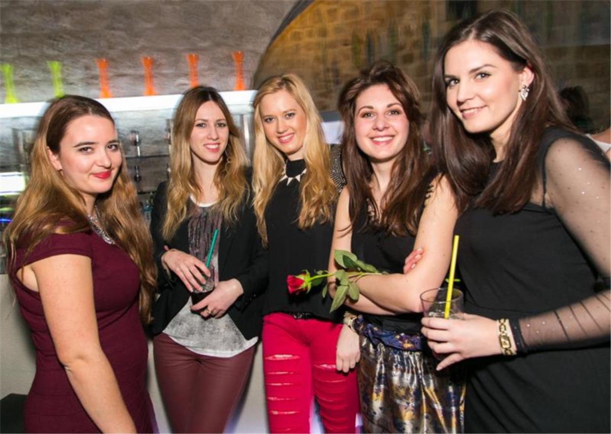 Minea, Ella i I Bee u Revelinu 0