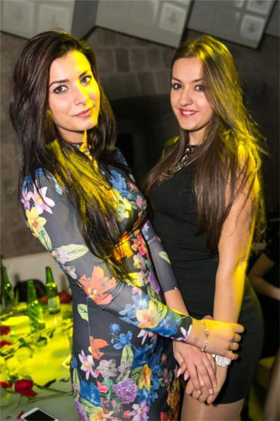 Minea, Ella i I Bee u Revelinu 0
