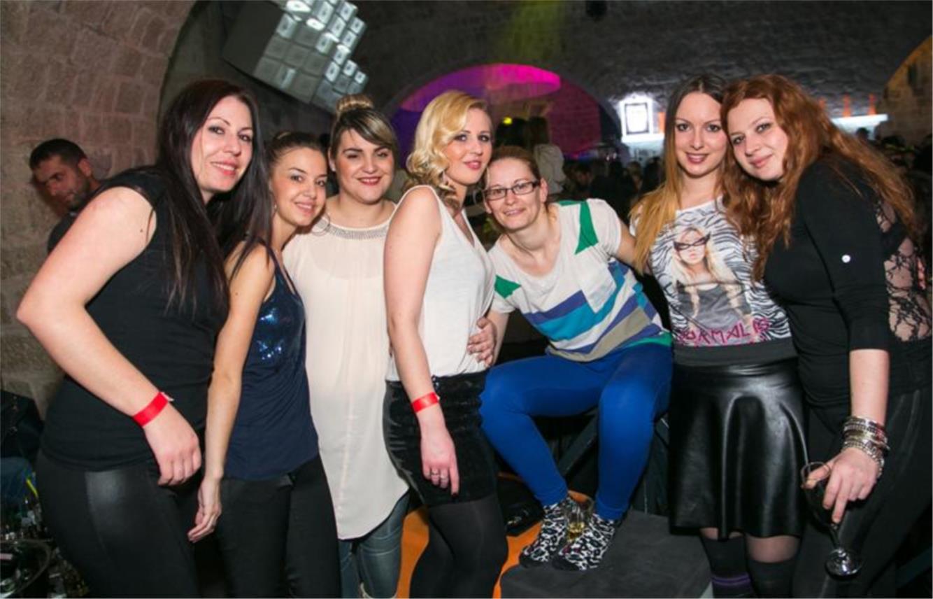 Minea, Ella i I Bee u Revelinu 0