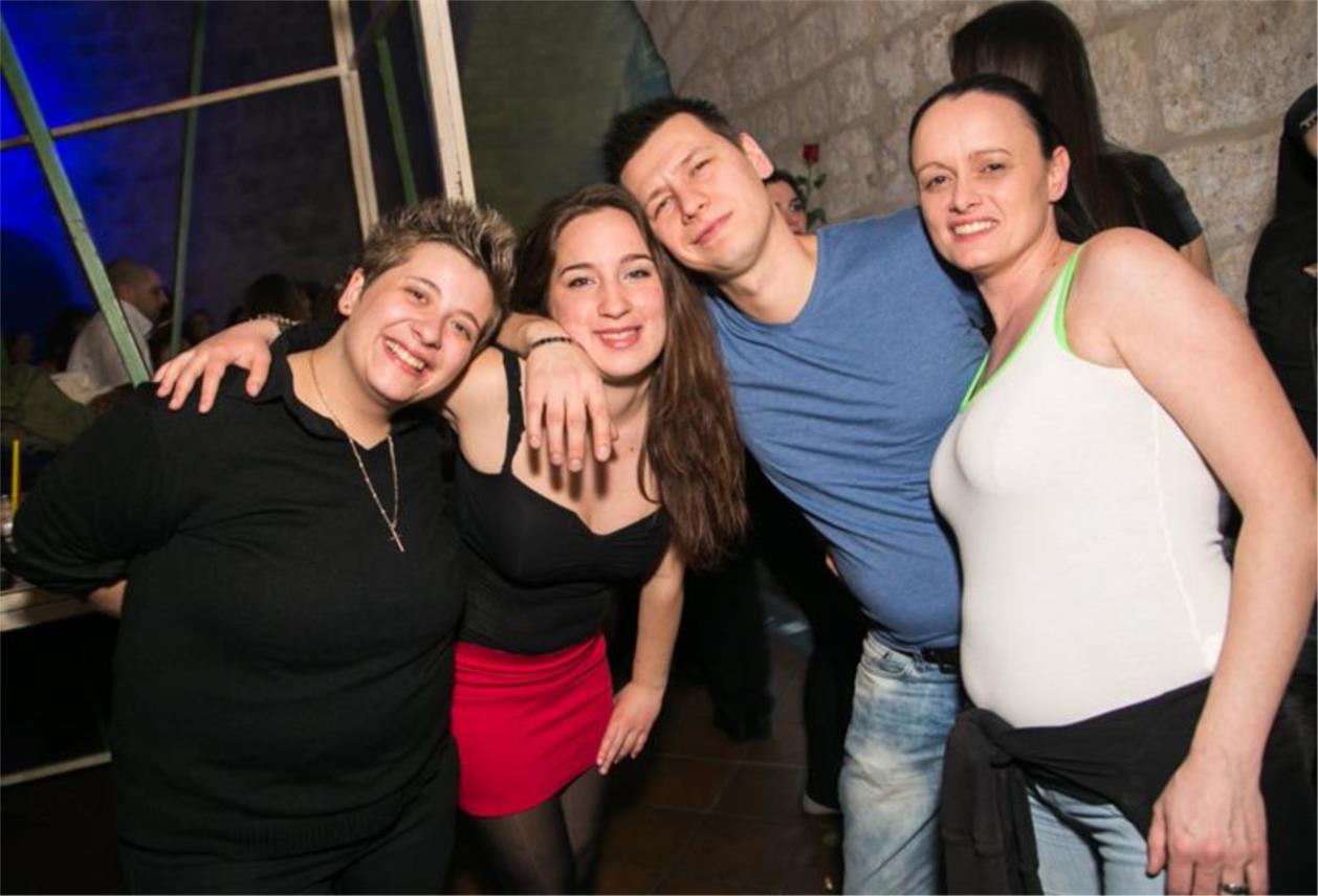 Minea, Ella i I Bee u Revelinu 0