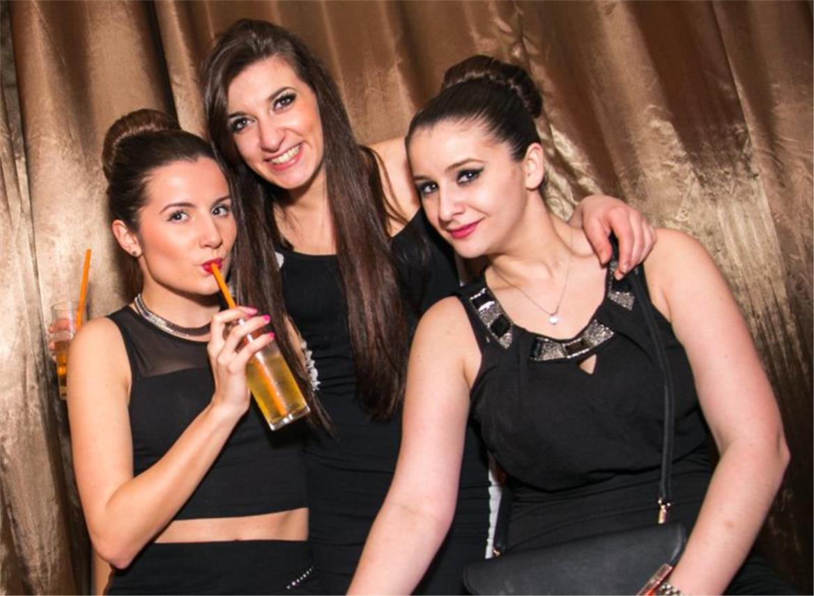 Minea, Ella i I Bee u Revelinu 0
