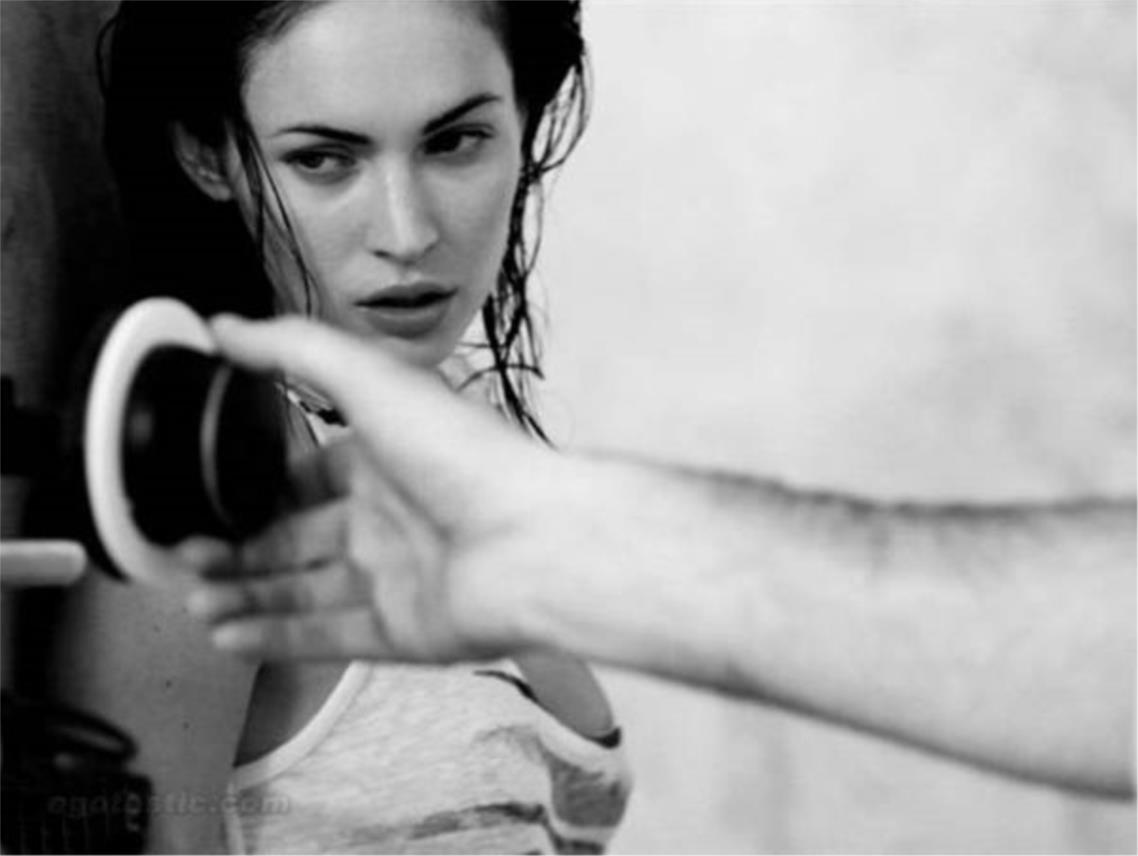 megan-fox-armani-jeans-06.jpg