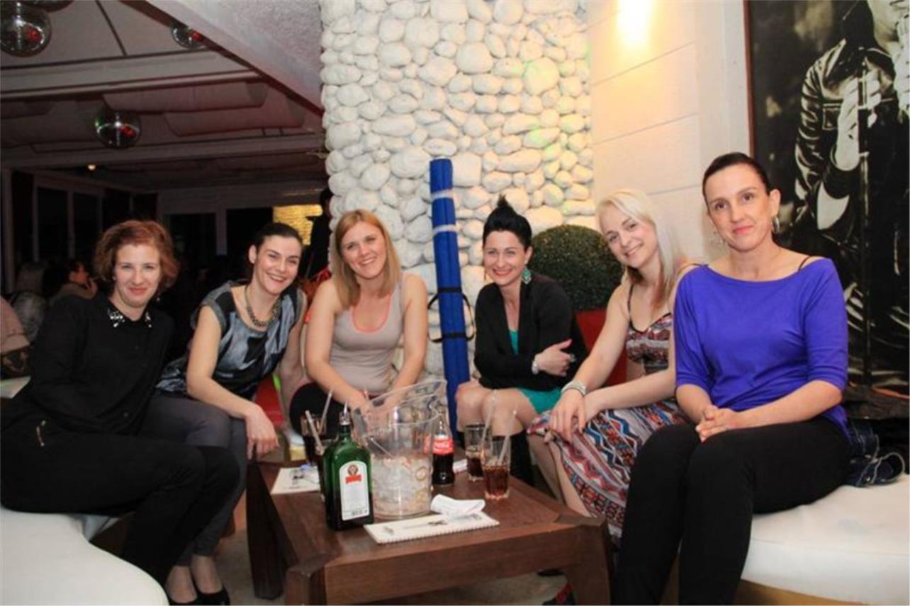 La Femme-otvaranje 0