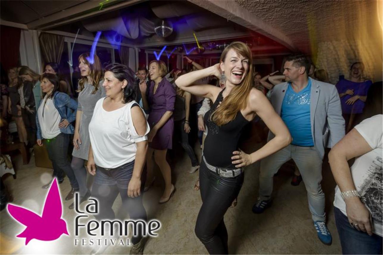 La Femme  0