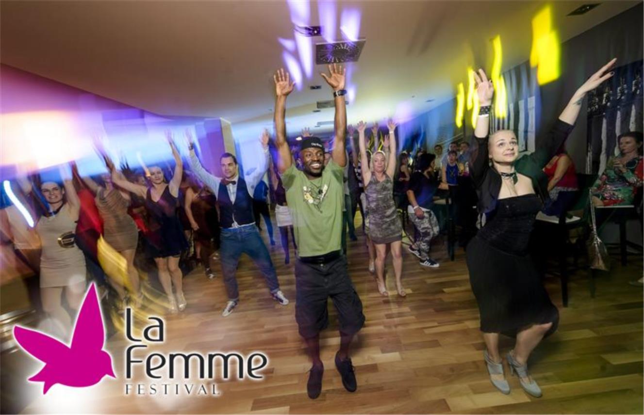 La Femme  0