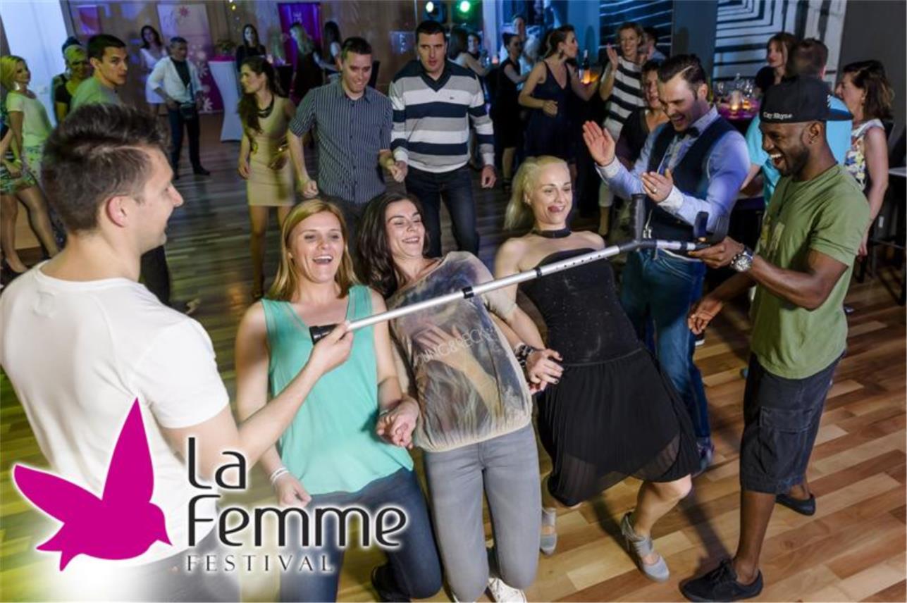 La Femme  0