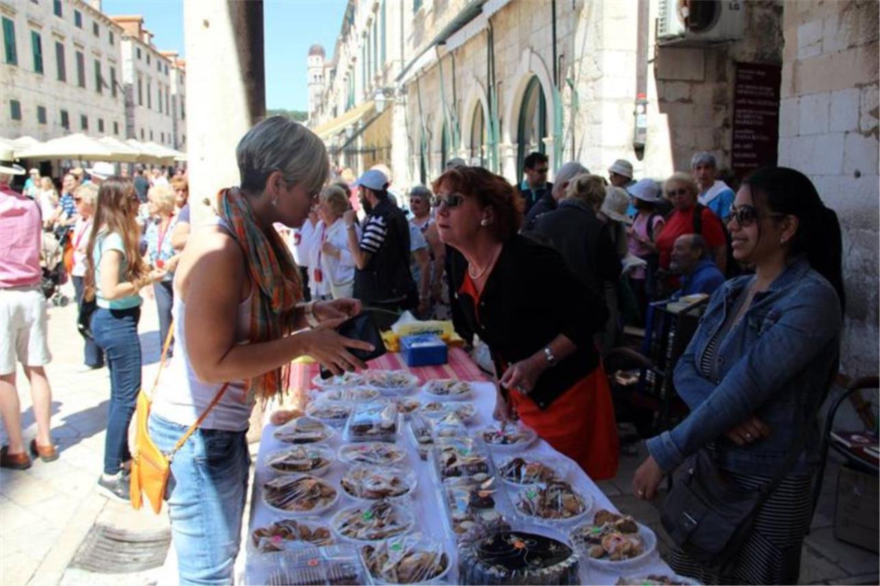 Humanitarna prodaja Stradun 0