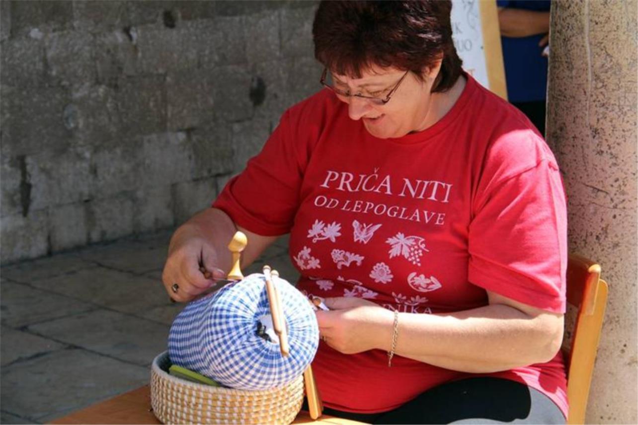 Humanitarna prodaja Stradun 0