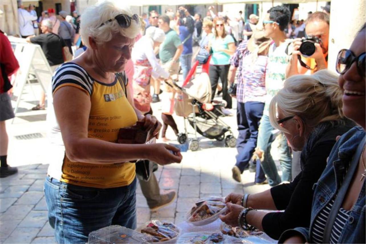 Humanitarna prodaja Stradun 0