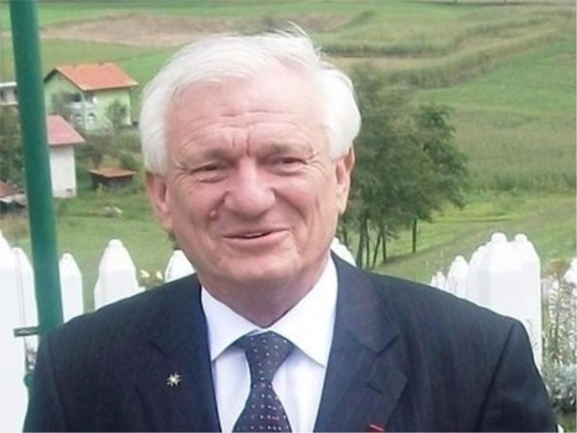 General_divjak_prilikom_posjete_Bosansdfeskoj_Krupi.jpg