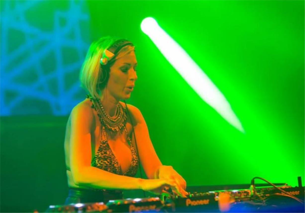DJ Lia 0