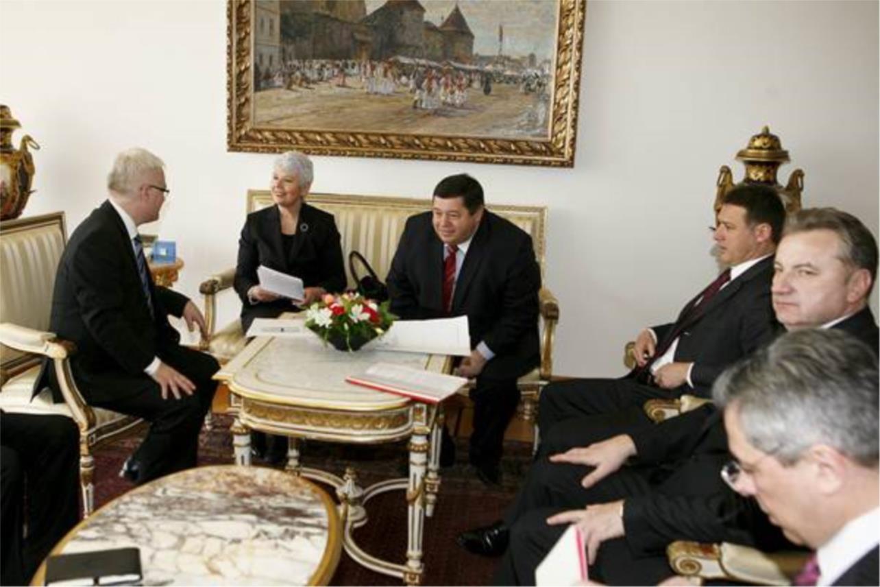 josipovic_konzultacije12-110311.jpg