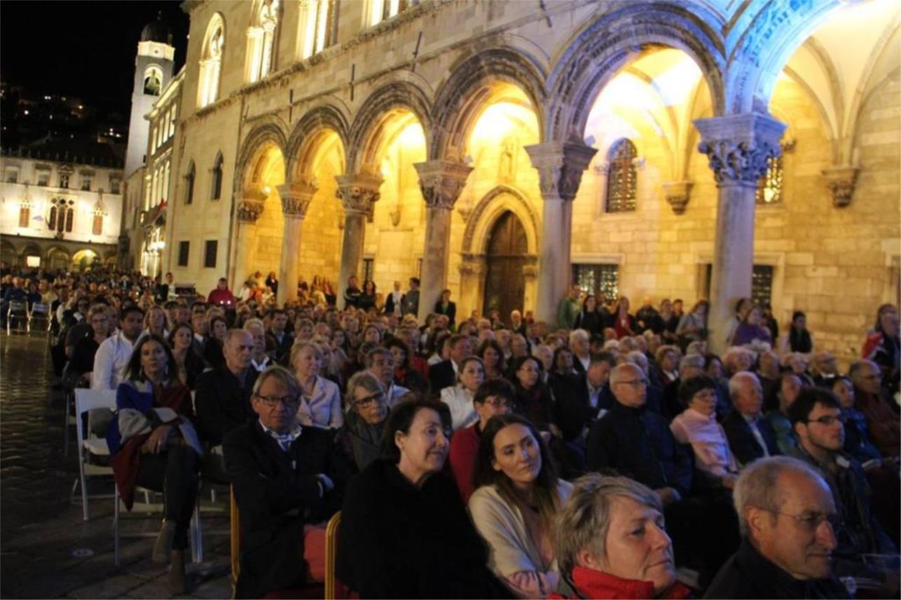 Jose Feliciano Dubrovnik  0