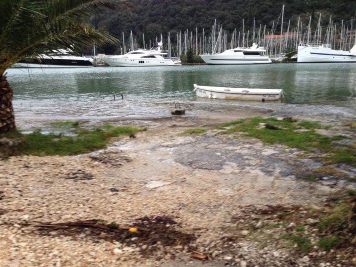 Rožat plimni val  0
