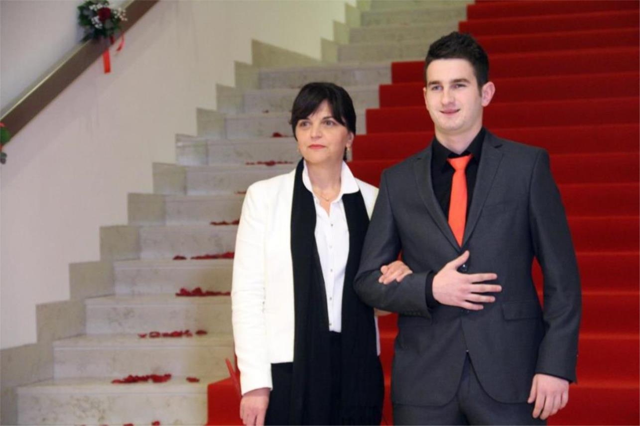 Ekonomska i trgovačka škola maturalna zabava 2015.  0
