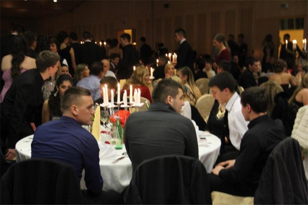 Ekonomska i trgovačka škola maturalna zabava 2015.  0