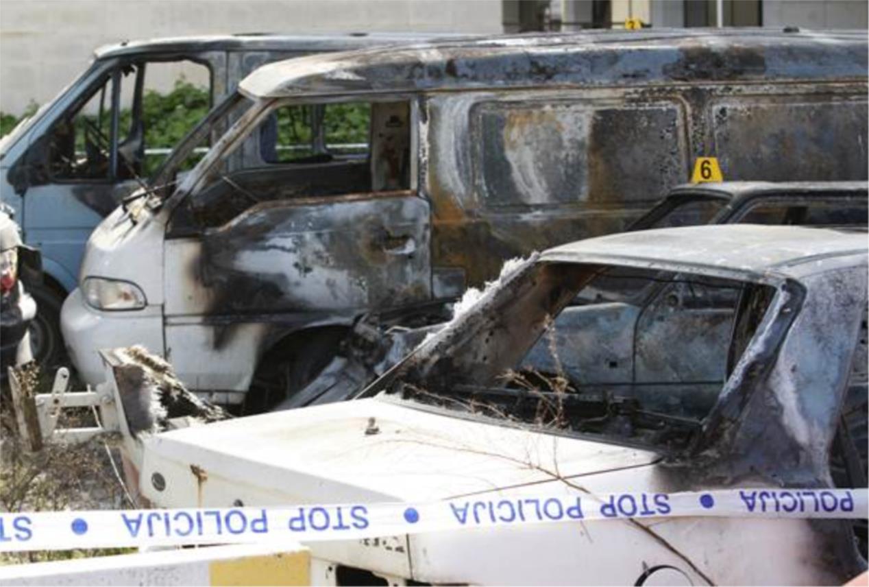 pozar_autmobili9-110411.jpg