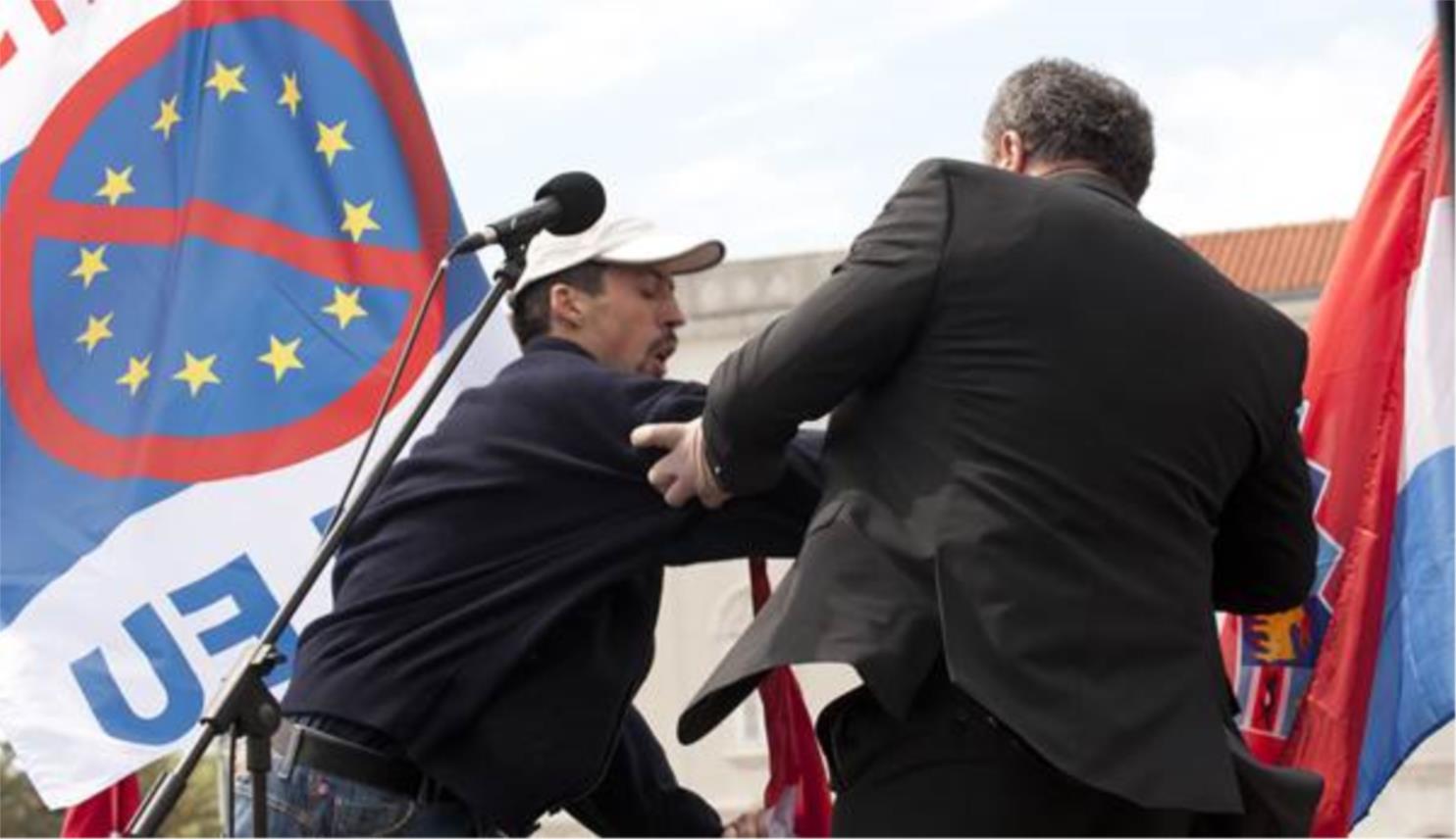 split_prosvjed1-160411.jpg