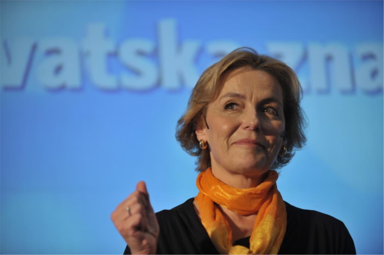 pusic-plava-x550.jpg