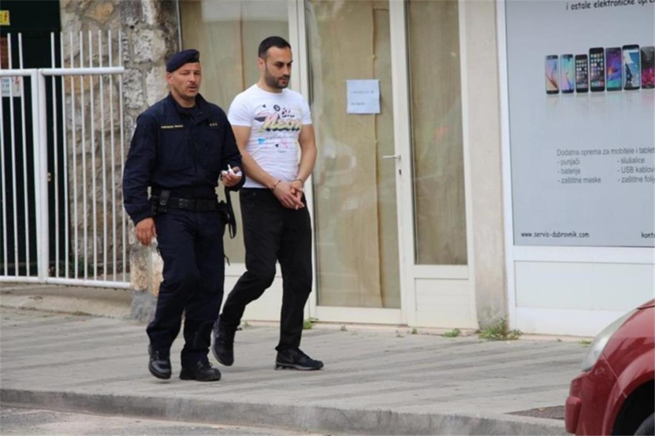Policija hapšenje 0
