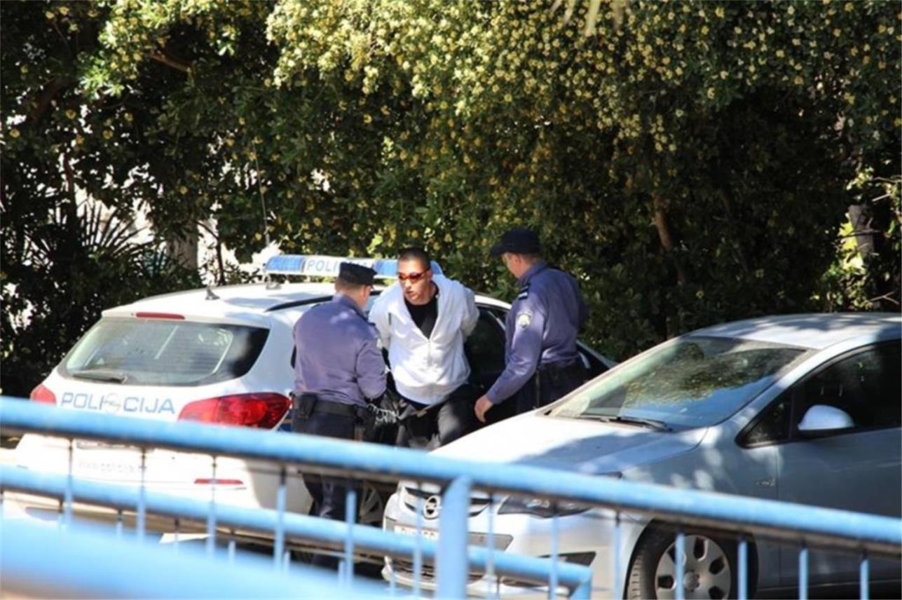 Policija hapšenje 0