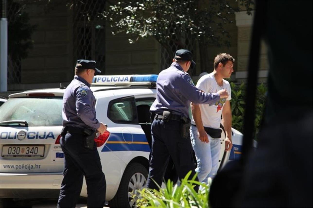 Policija hapšenje 0