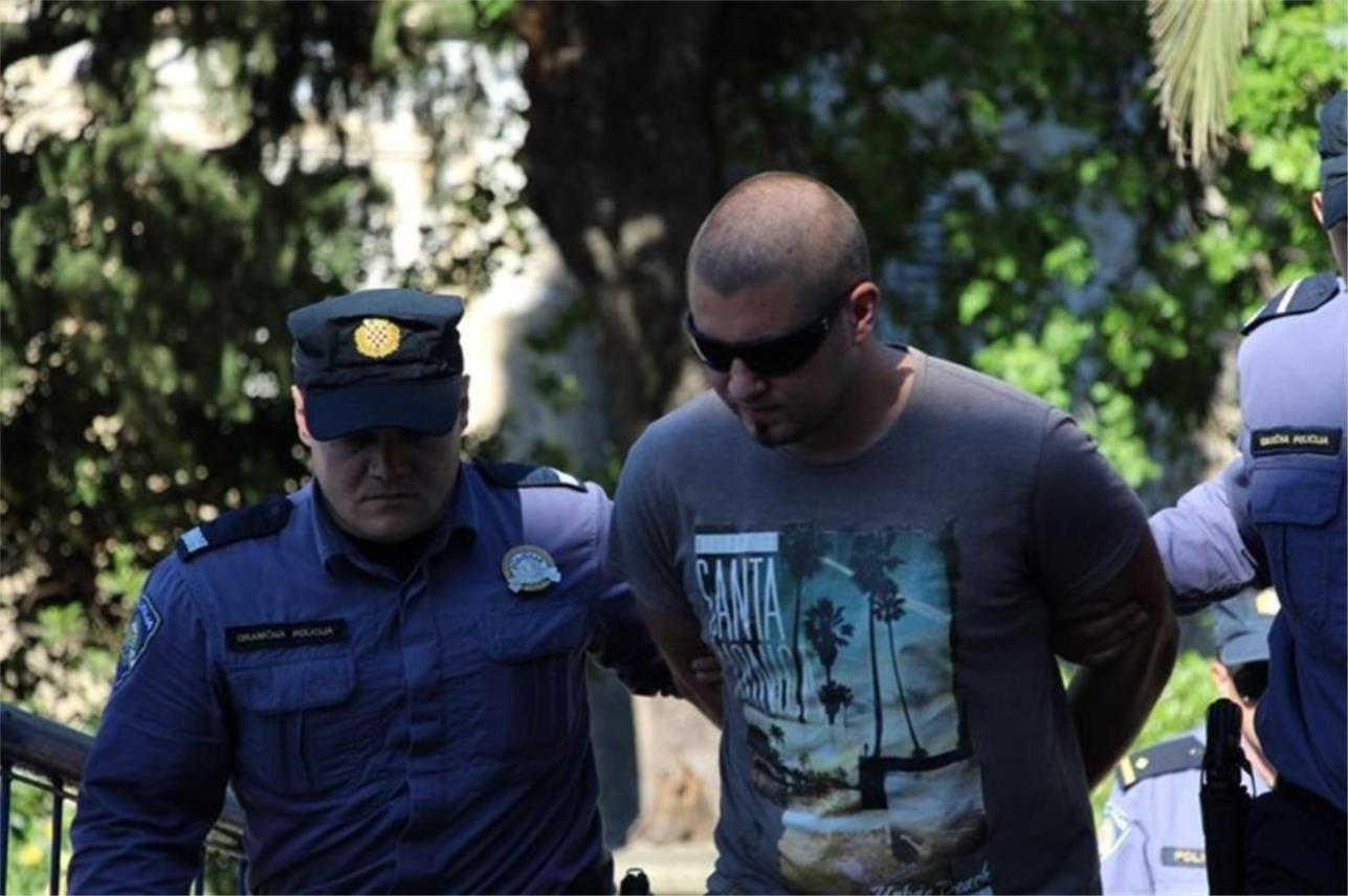 Policija hapšenje 0