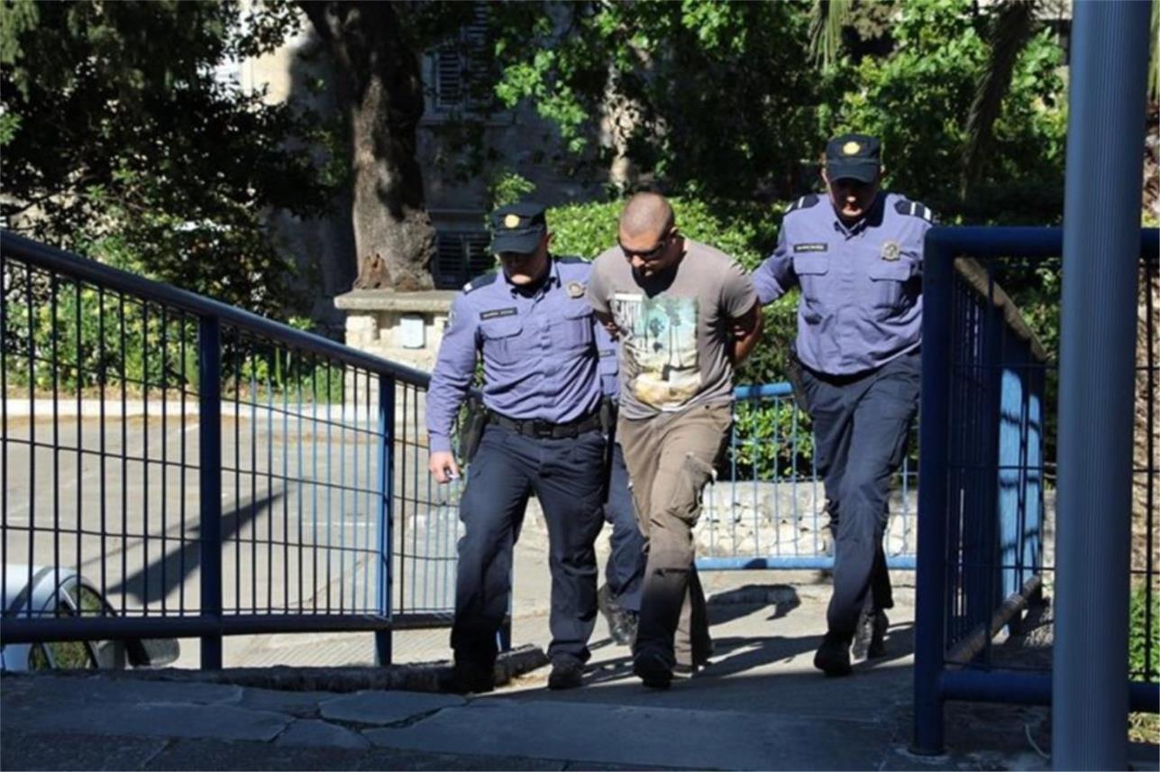 Policija hapšenje 0