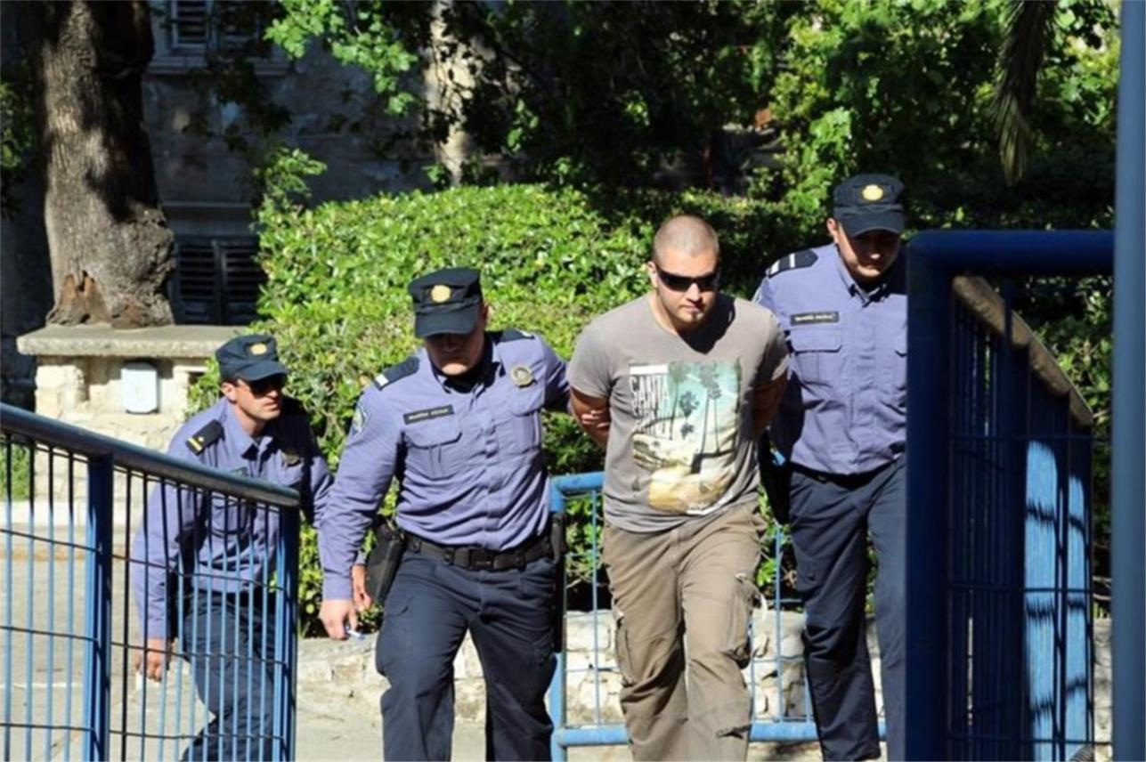 Policija hapšenje 0