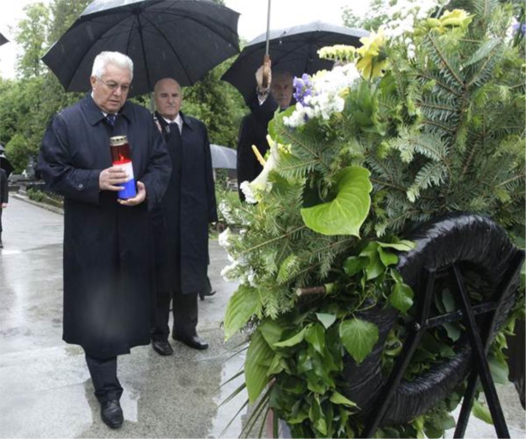 Državni vrh položio vijence na Mirogoju povodom 20. obljetnice osnutka oružanih snaga RH