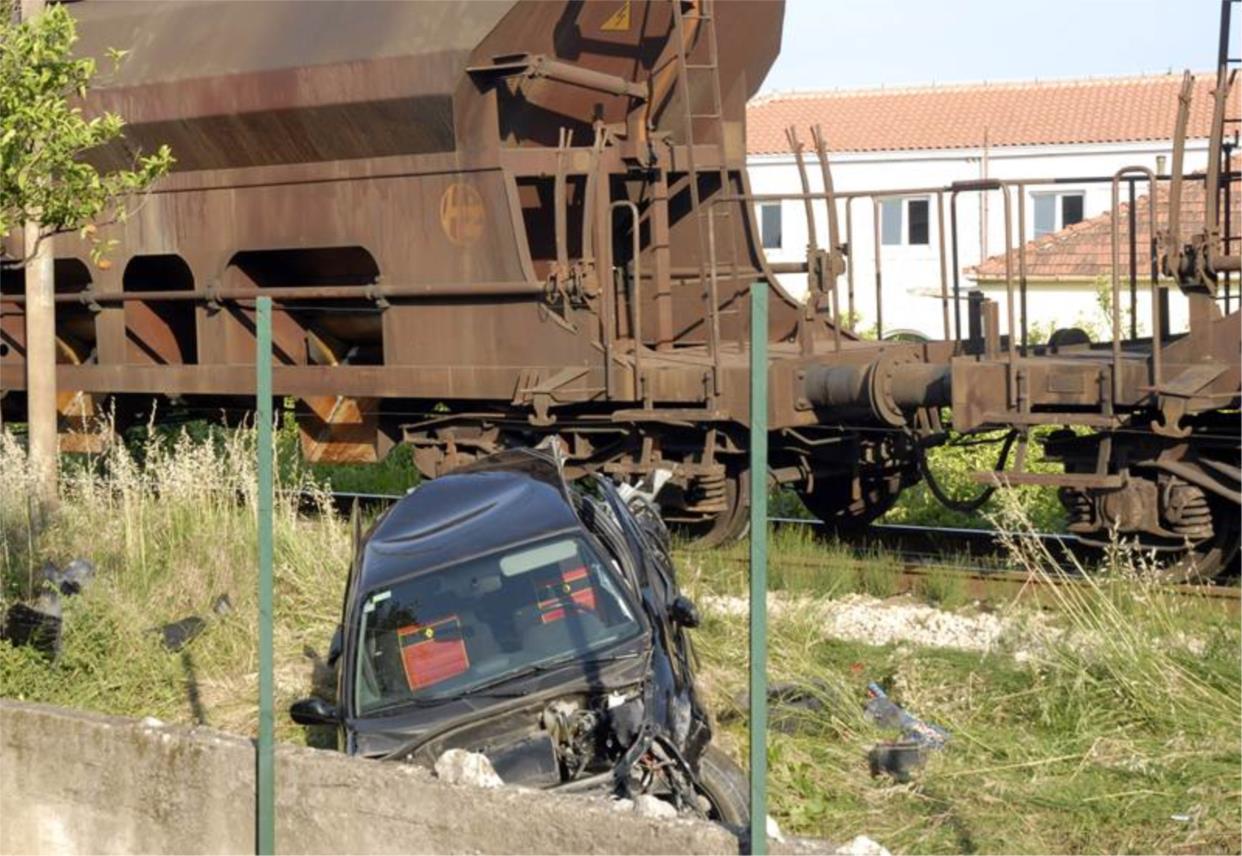 Metković: Teretni vlak se zabio u automobil
