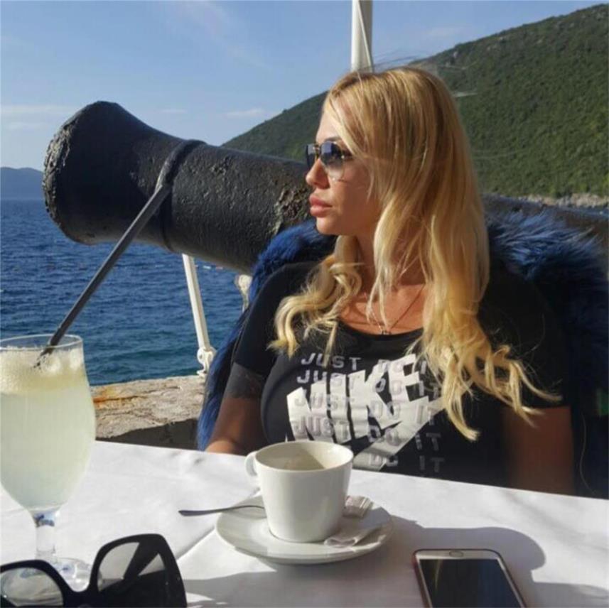Madam Željka 0