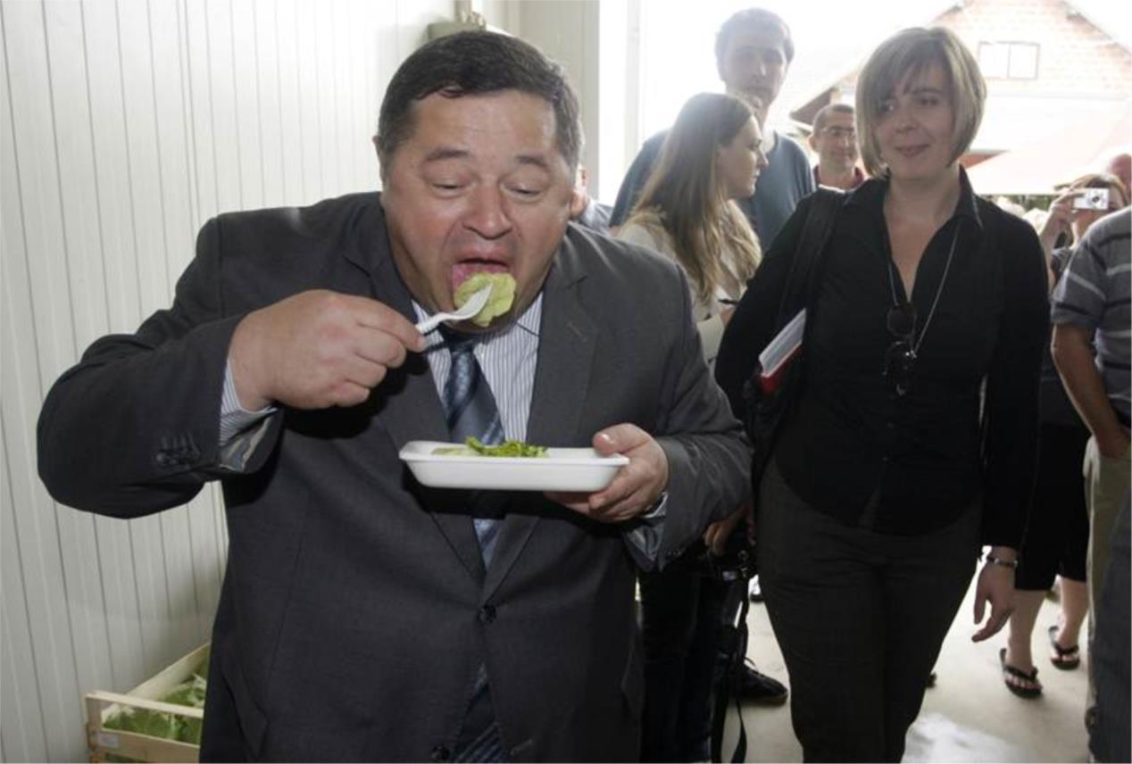 Petar Čobanković kušao je povrće s hrvatskih farma, da dokaže kako nema E.coli