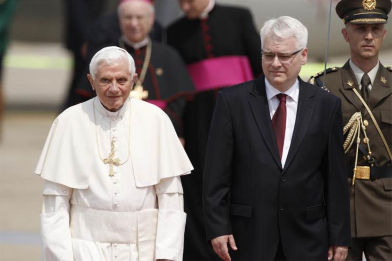 Papa Benedikt XVI i predsjednik Ivo Josipović na Plesu
