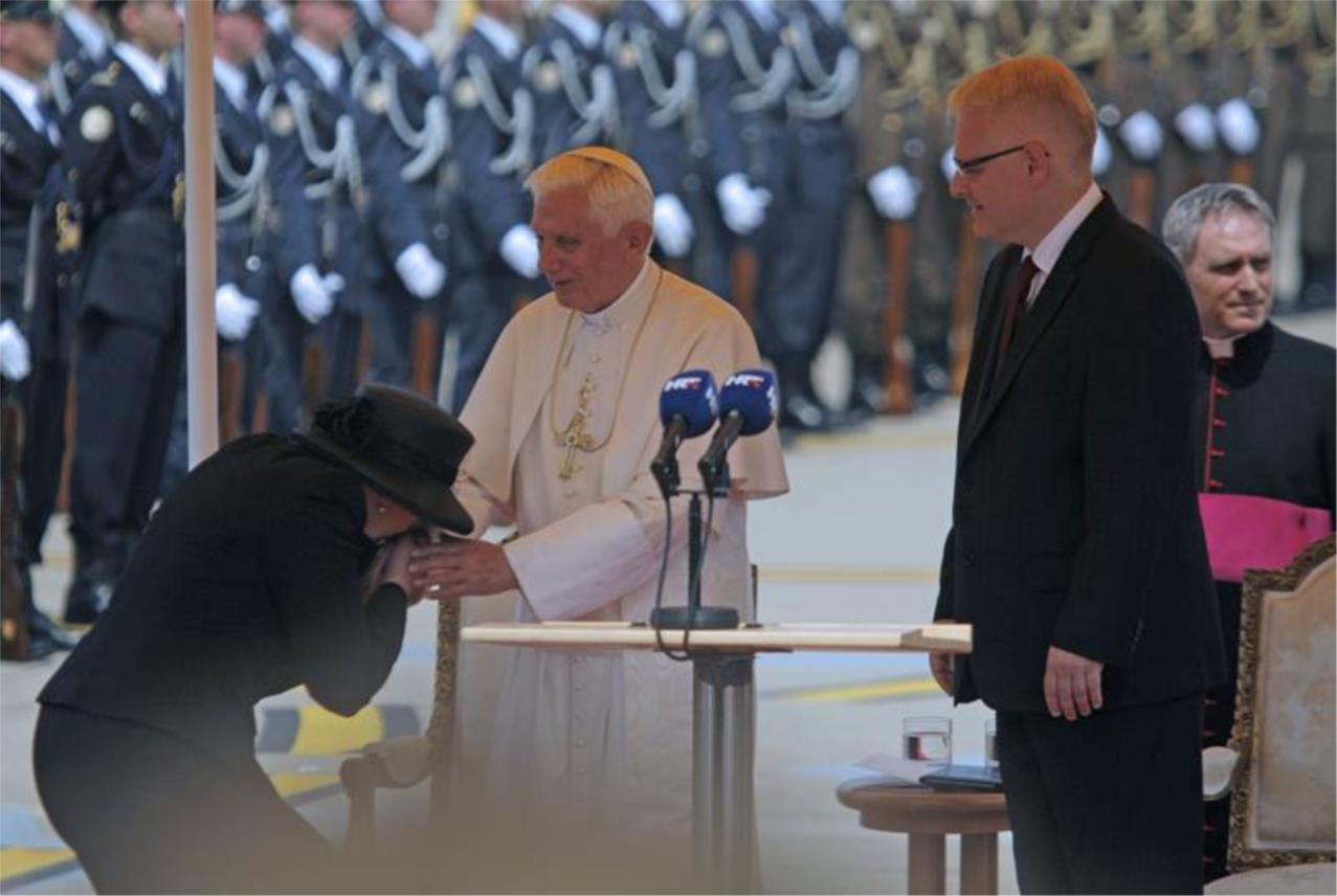 Papu Benedikta XVI pozdravila je premijerka Jadranka Kosor