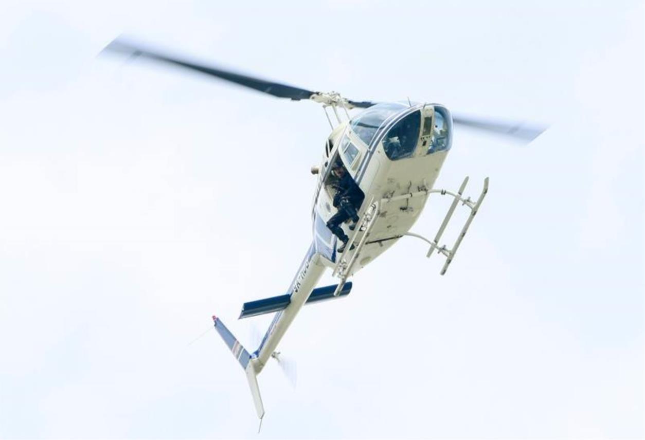 Papa Benedikt XVI - Helikopter nadgleda kolonu prema Pantovčaku