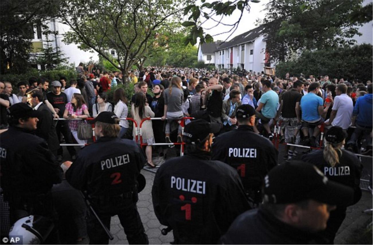 Tinejđerica zabunom pozvala 1600 ljudi na rođendan