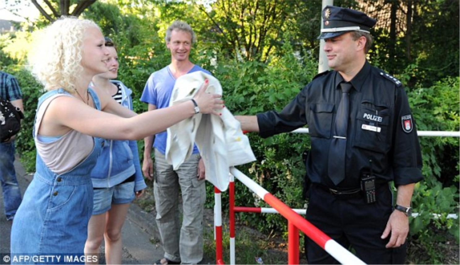 Tinejđerica zabunom pozvala 1600 ljudi na rođendan