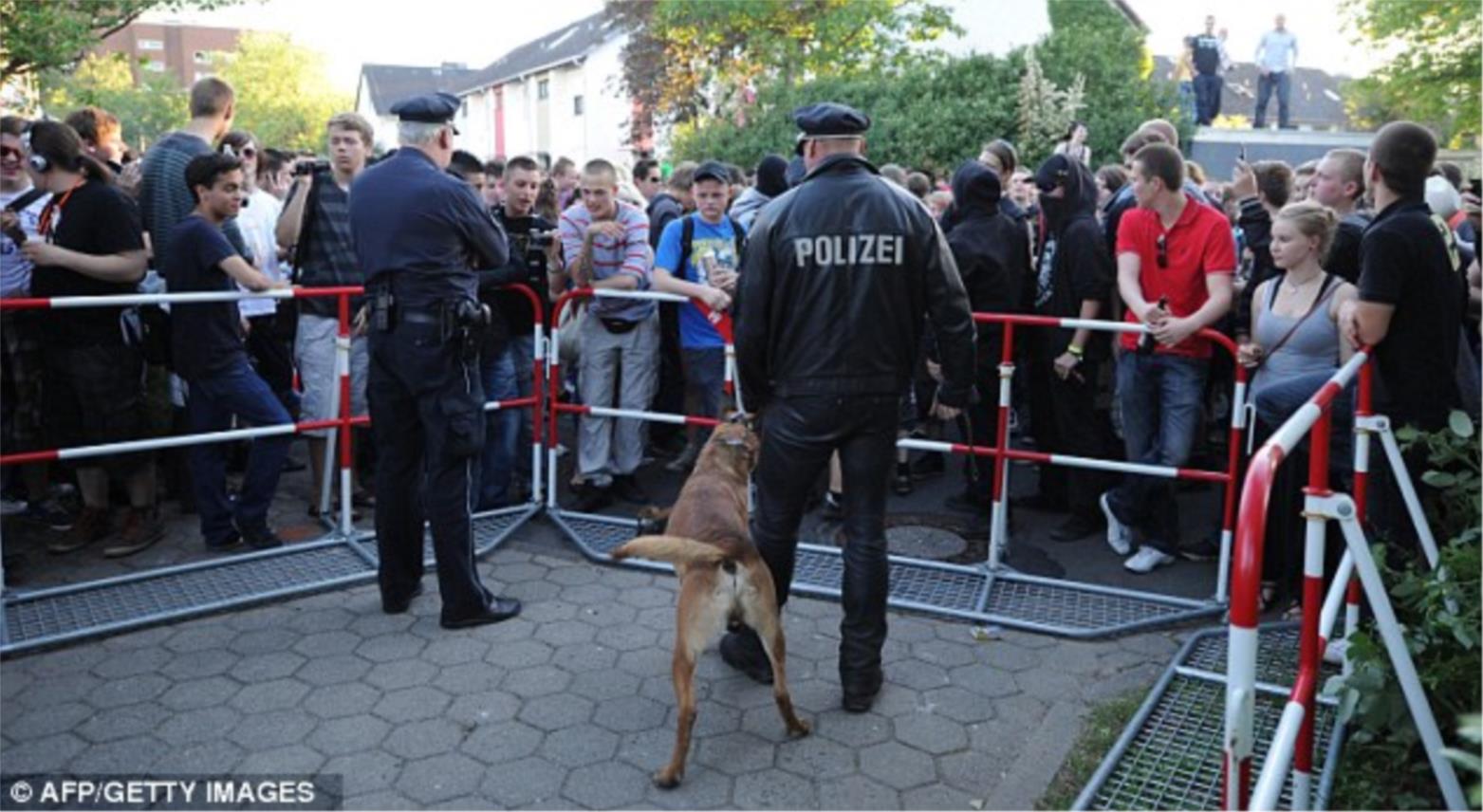 Tinejđerica zabunom pozvala 1600 ljudi na rođendan