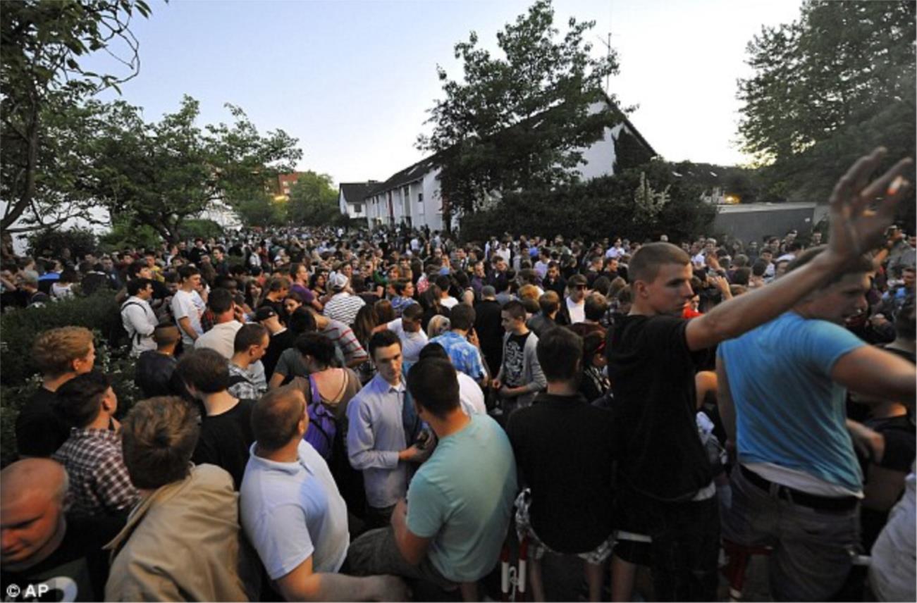 Tinejđerica zabunom pozvala 1600 ljudi na rođendan