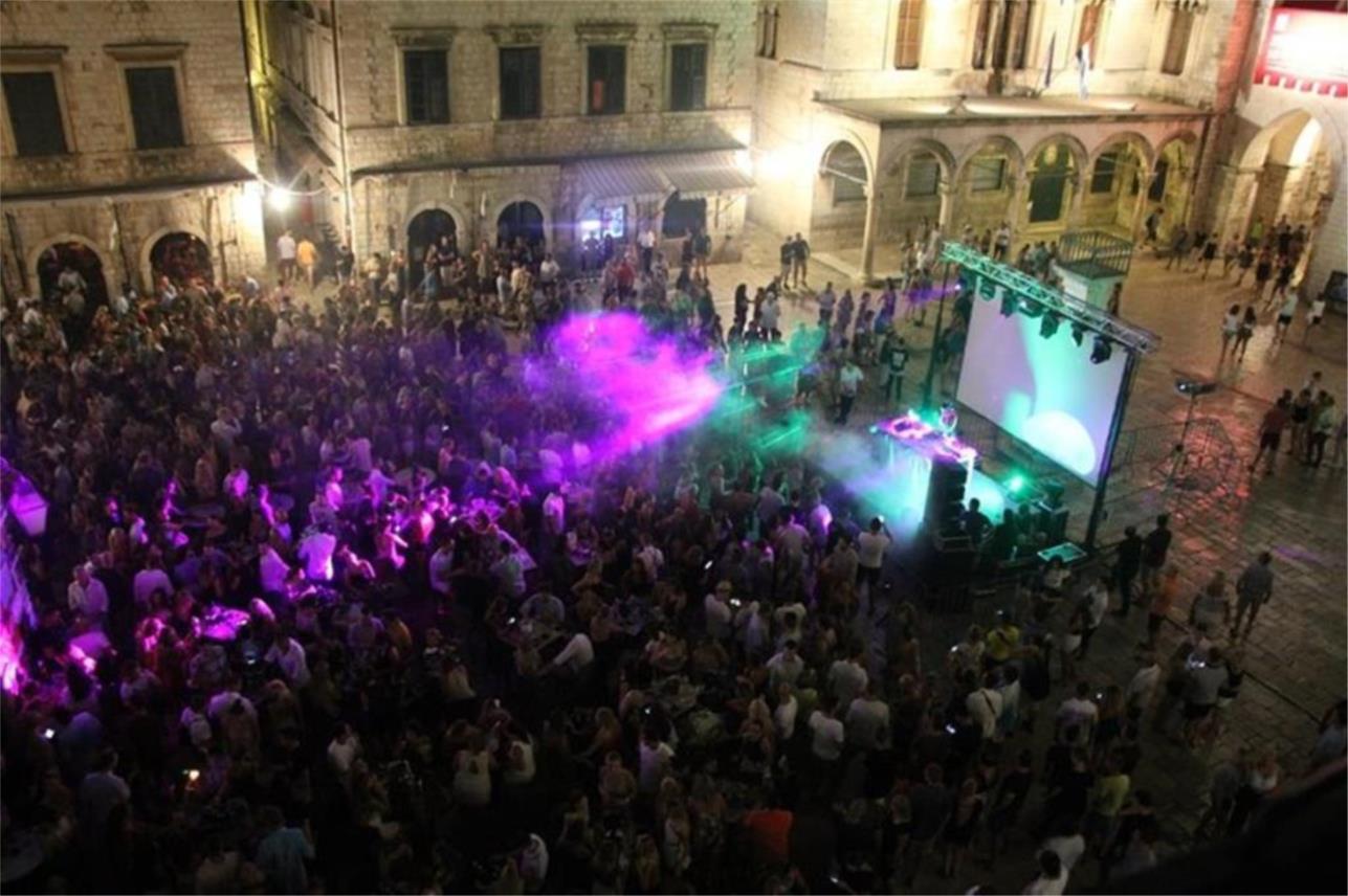 Party Stradun 0