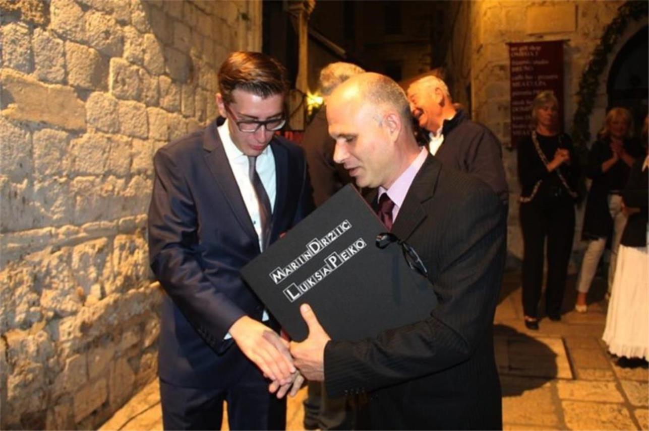 Peko -Pjesnička mapa Držić 0