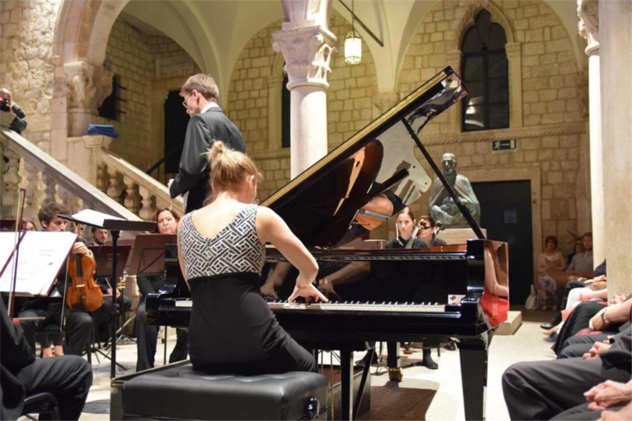 Koncert Knežev dvor 0