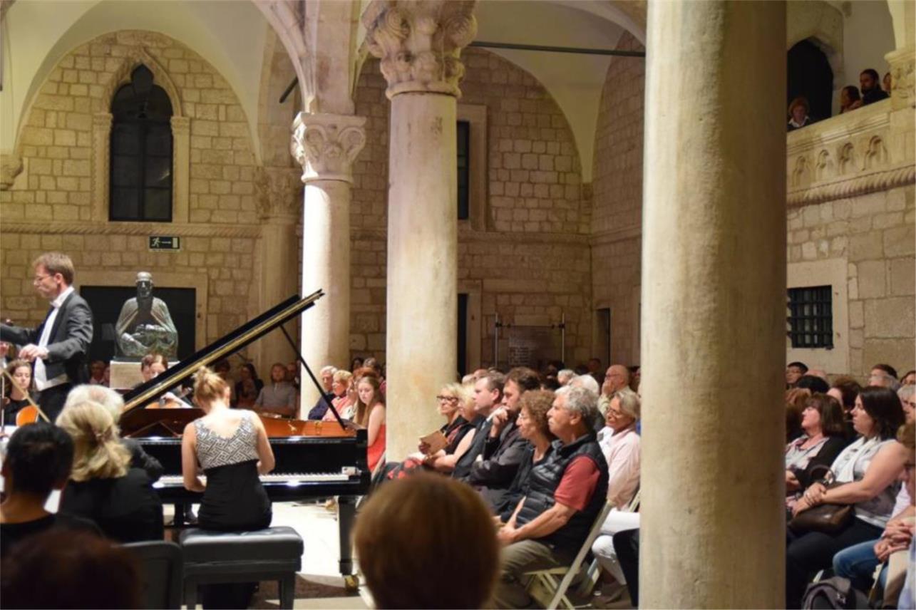 Koncert Knežev dvor 0