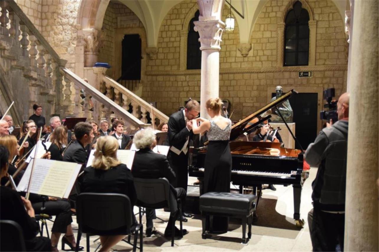 Koncert Knežev dvor 0